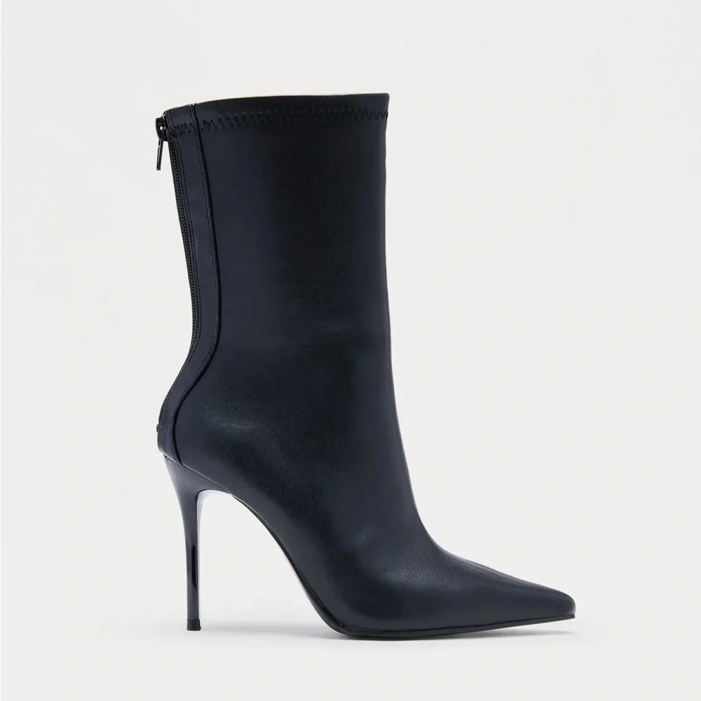Elegant Black Stiletto Boots - Picture 1 of 6